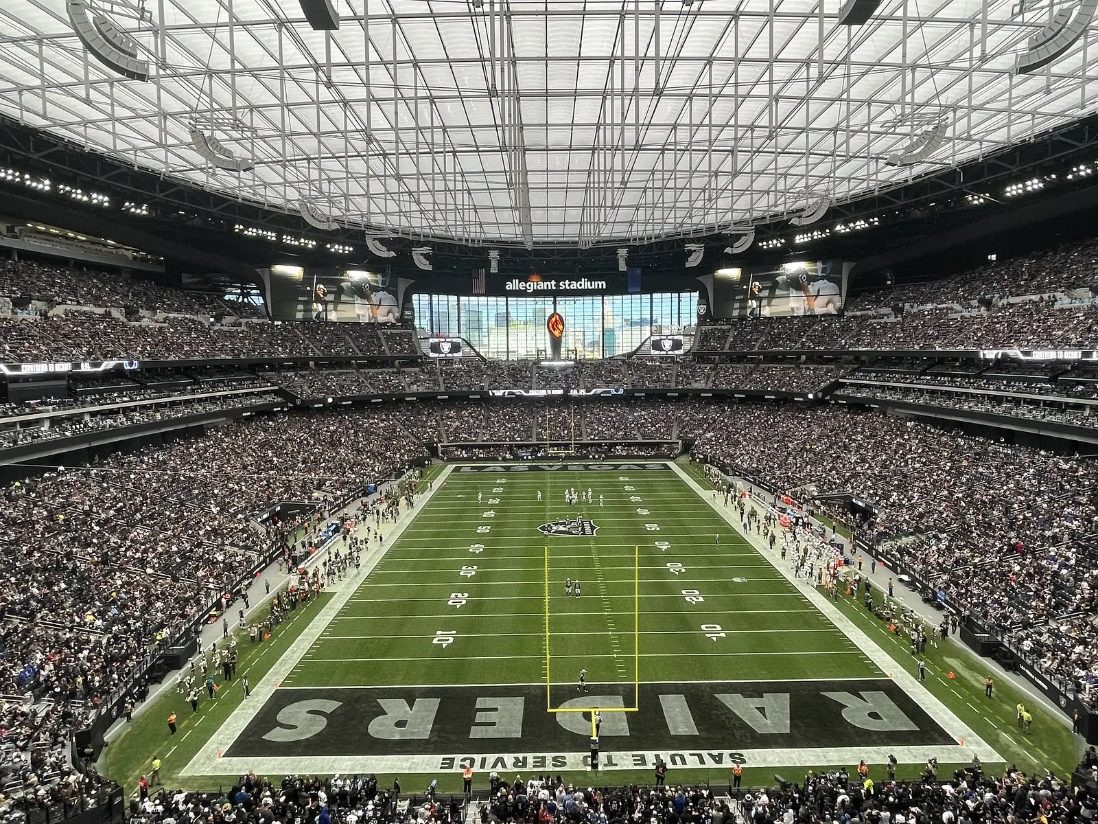 Exploring Allegiant Stadium: A Beacon of Entertainment in Las Vegas