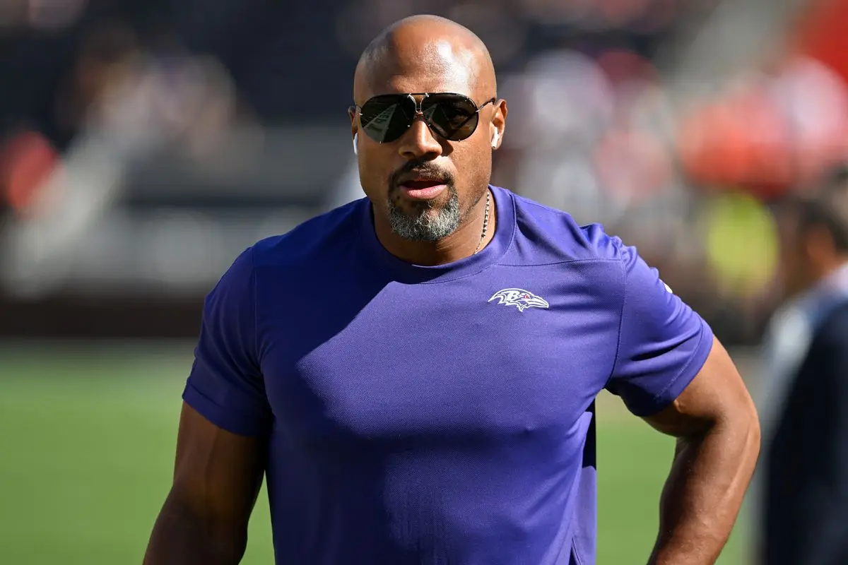 Understanding the Impact of Coach Anthony Weaver in Football