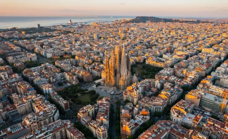 Comparing Barcelone and Copenhague: Two European Gems