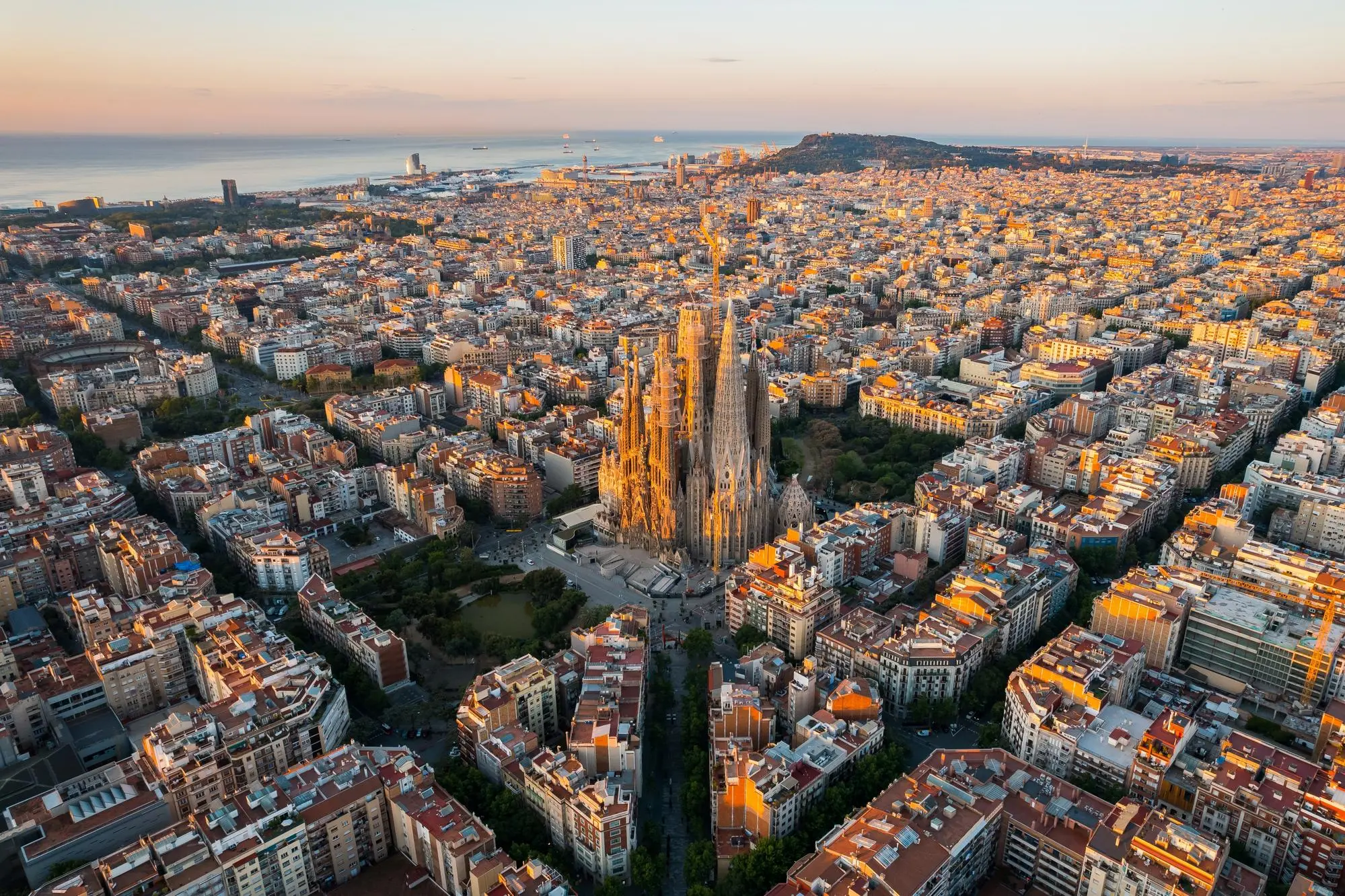 Comparing Barcelone and Copenhague: Two European Gems
