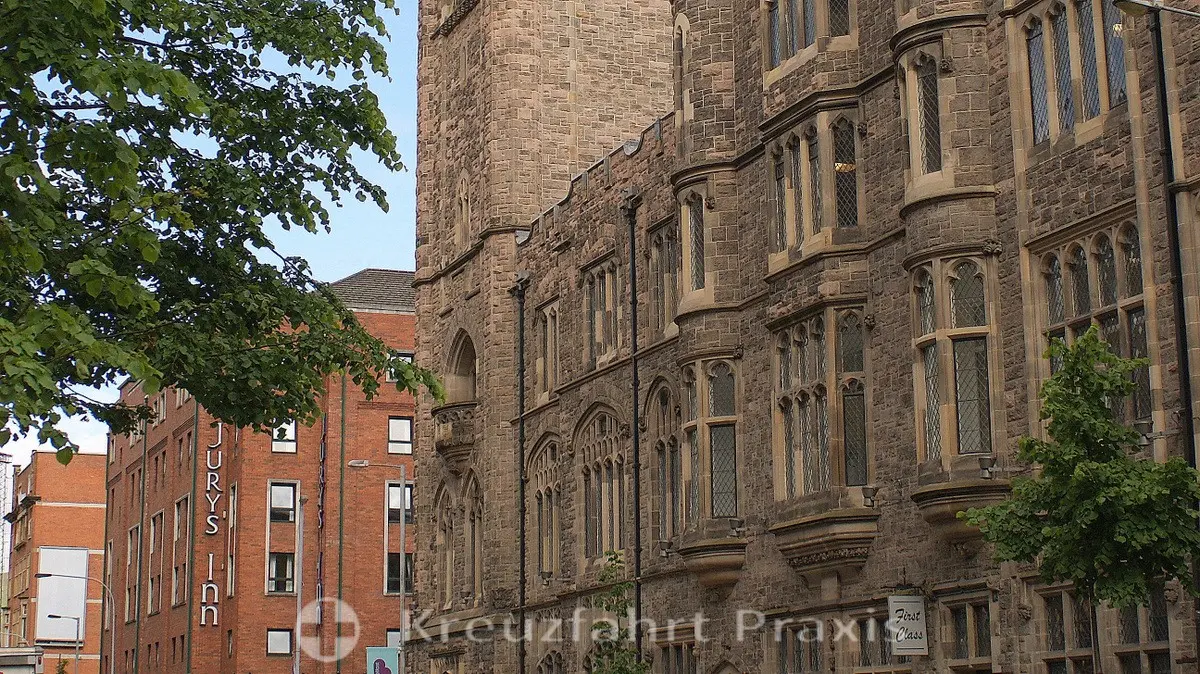 A Closer Look at Belfast: History, Culture, and Current Events