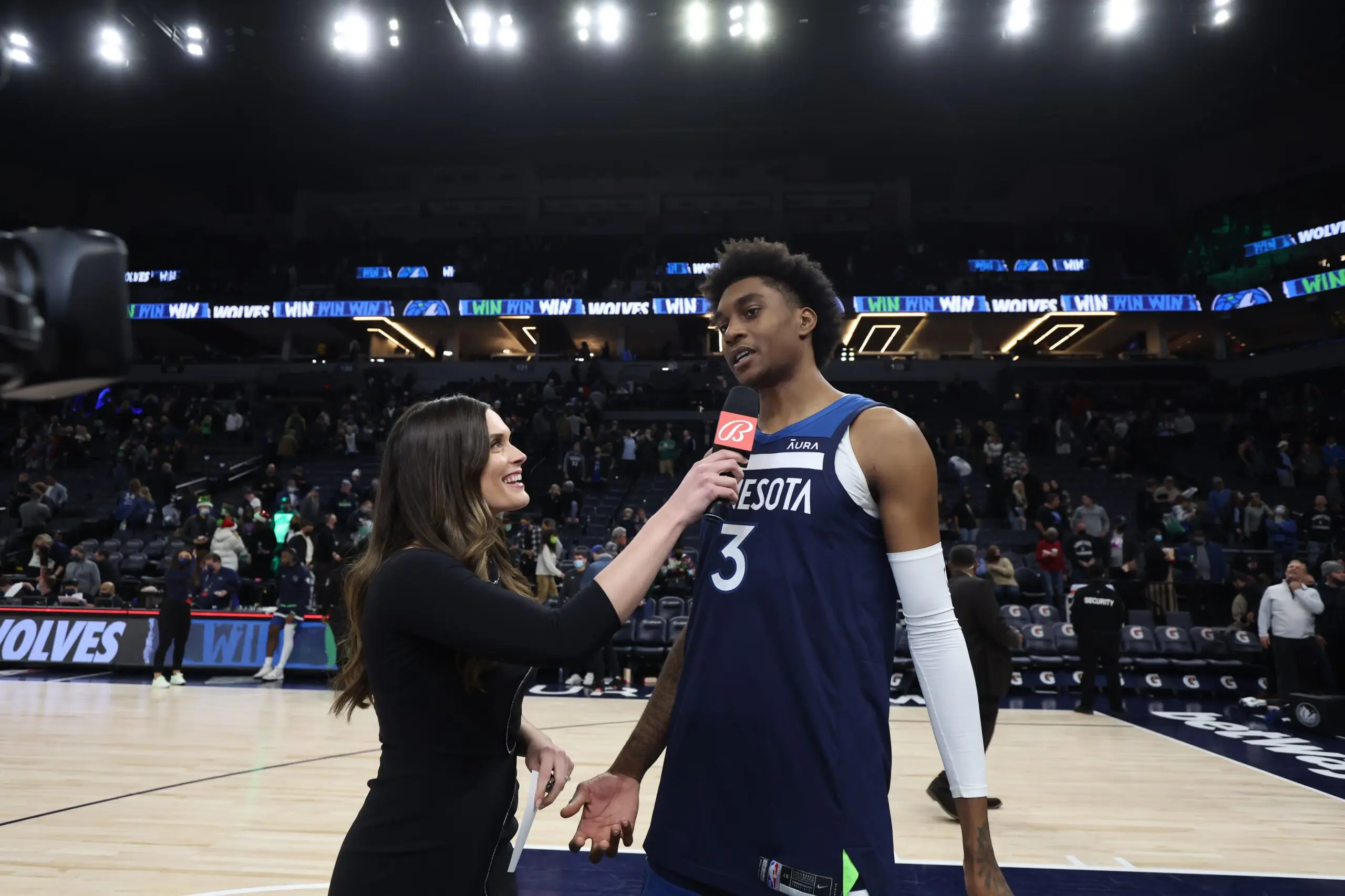 The Rising Star: Jaden McDaniels in the NBA Spotlight