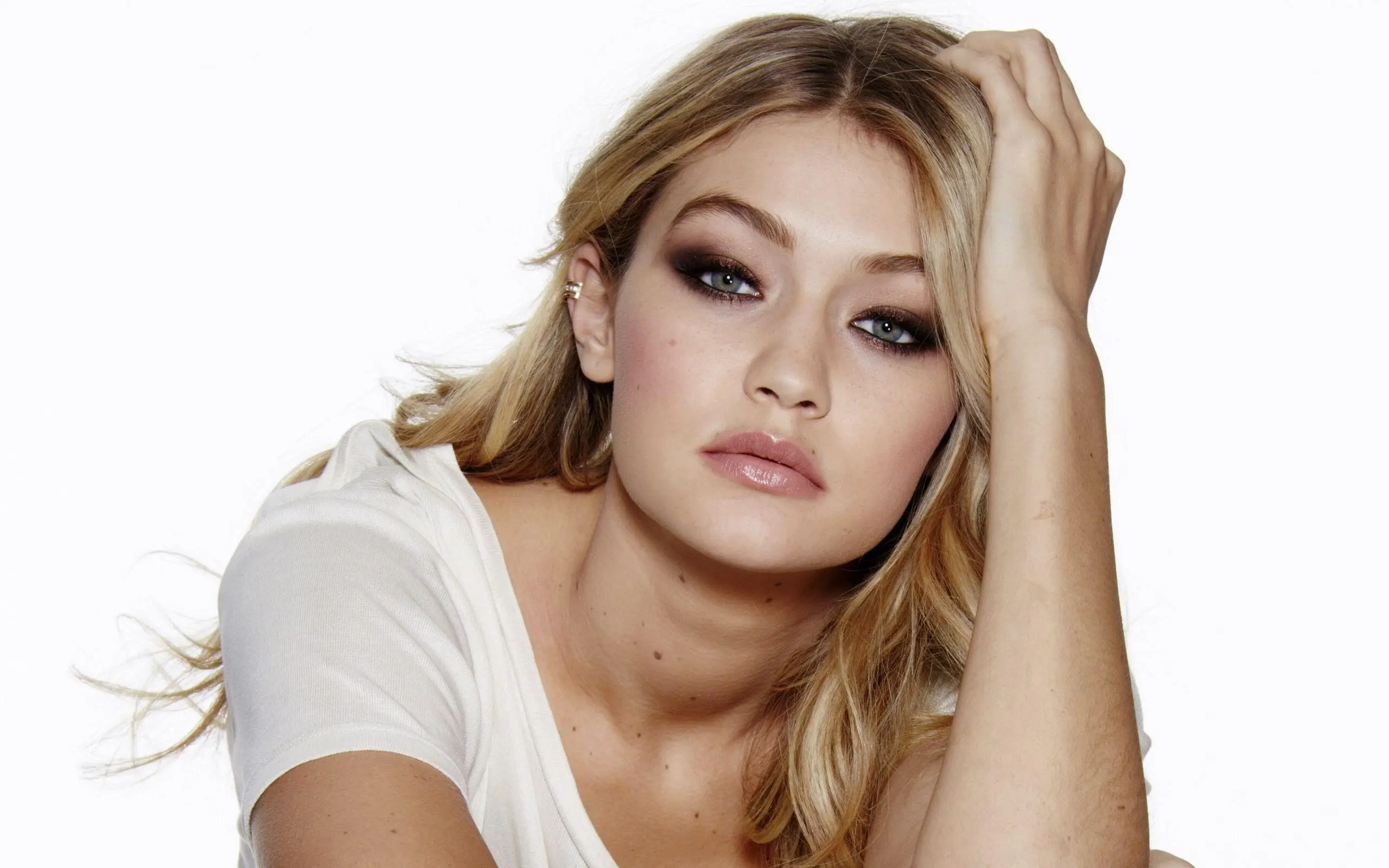The Rise of Gigi Hadid: From Runway to Business Success