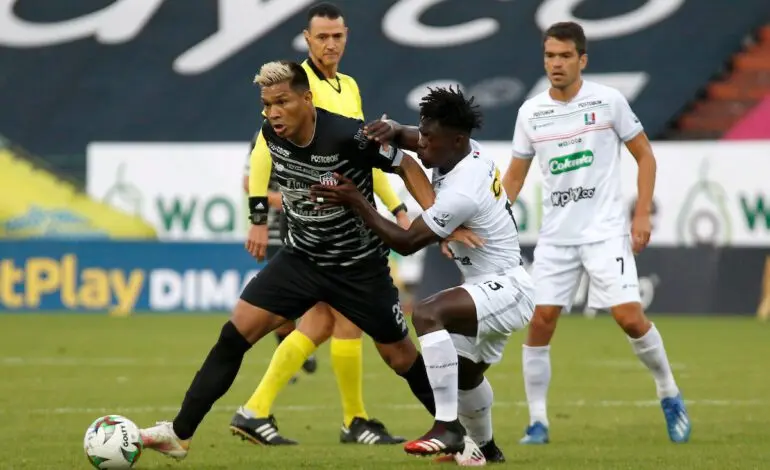 Once Caldas vs Junior: A Battle on the Field