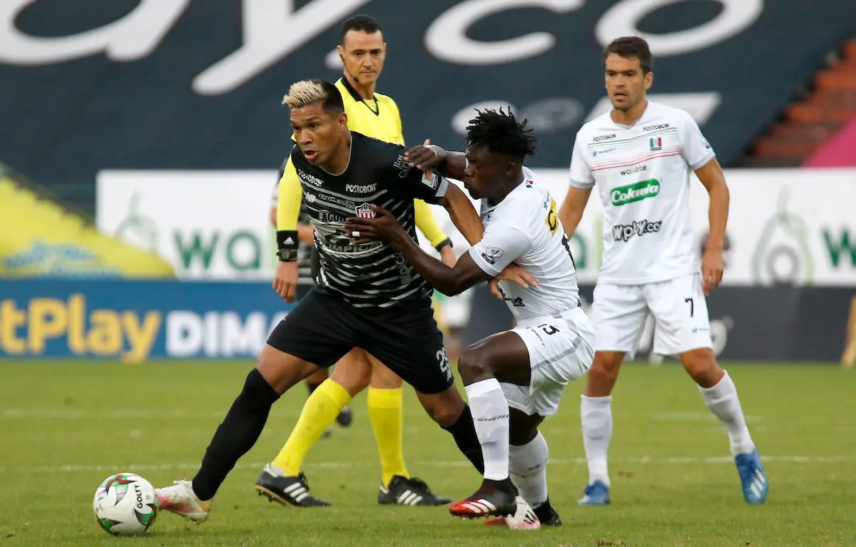 Once Caldas vs Junior: A Battle on the Field