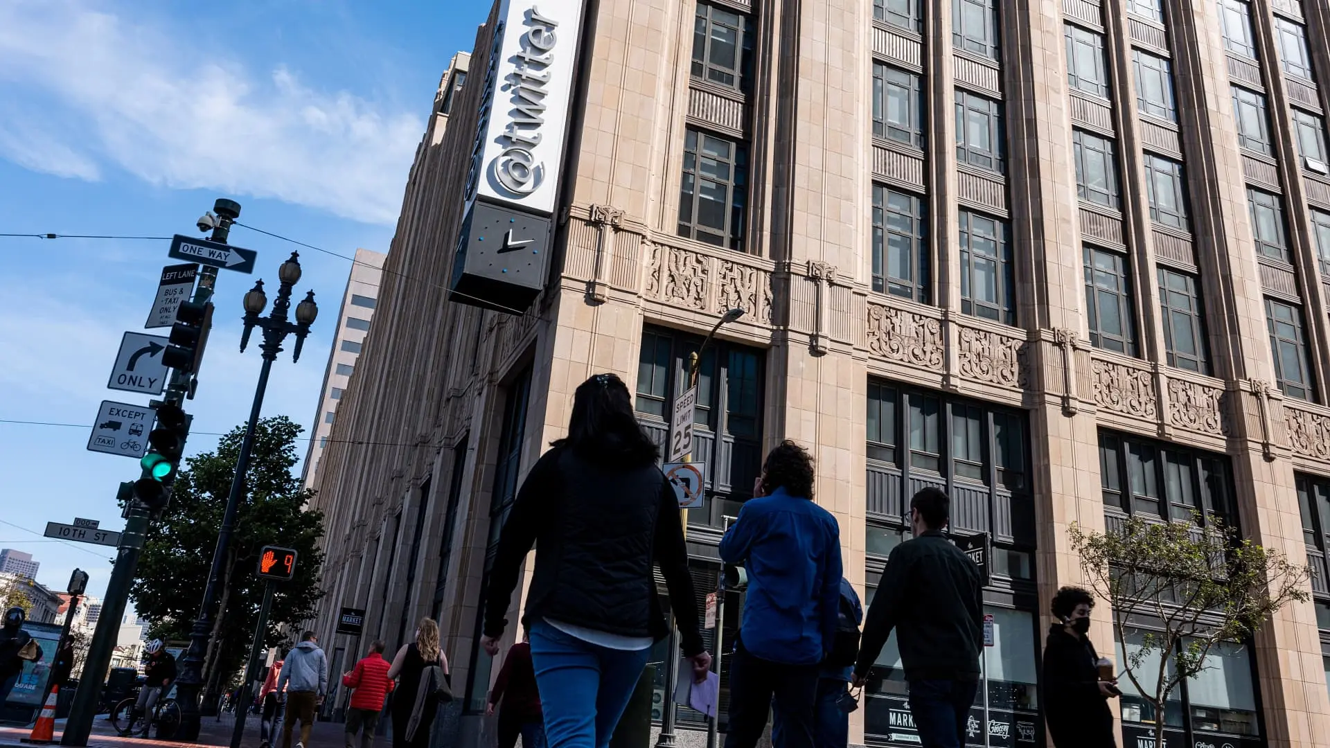 Twitter Faces Widespread Outages: What Happened?