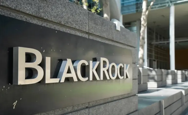 BlackRock Private Credit Fund Faces Withdrawal Restrictions Amid Investor Concerns