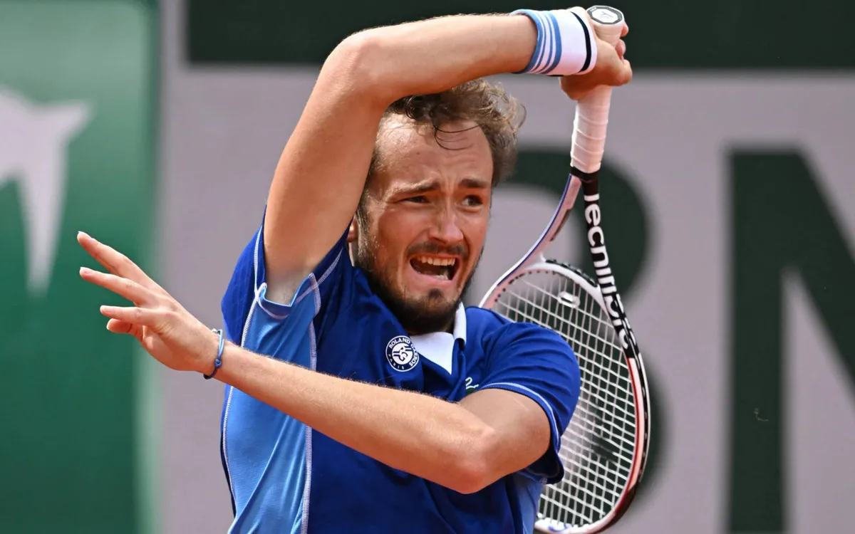 Daniil medvedev wins Dubai Tennis Championships title via walkover