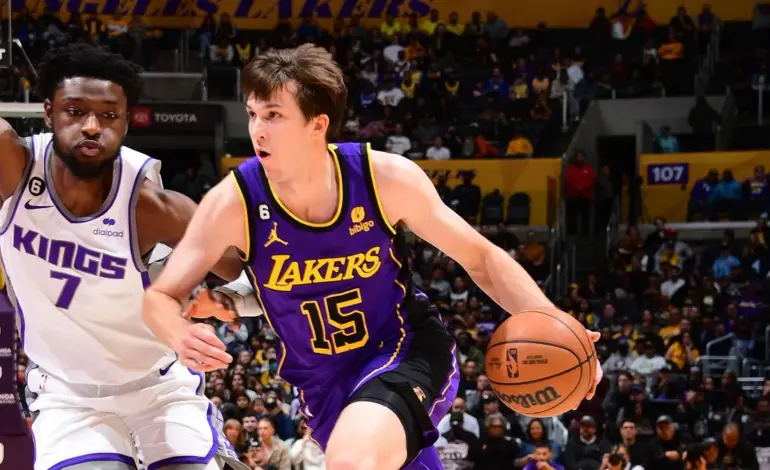 Lakers vs kings: Lakers Dominate Kings with 128-104 Victory at Home