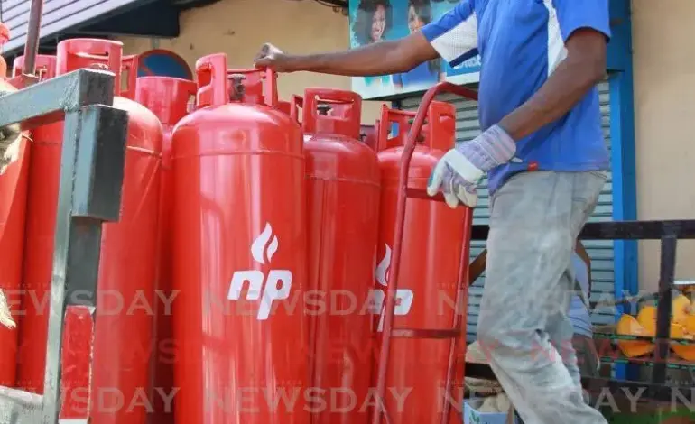 LPG Gas Shortage Hits Bhopal’s Small Vendors