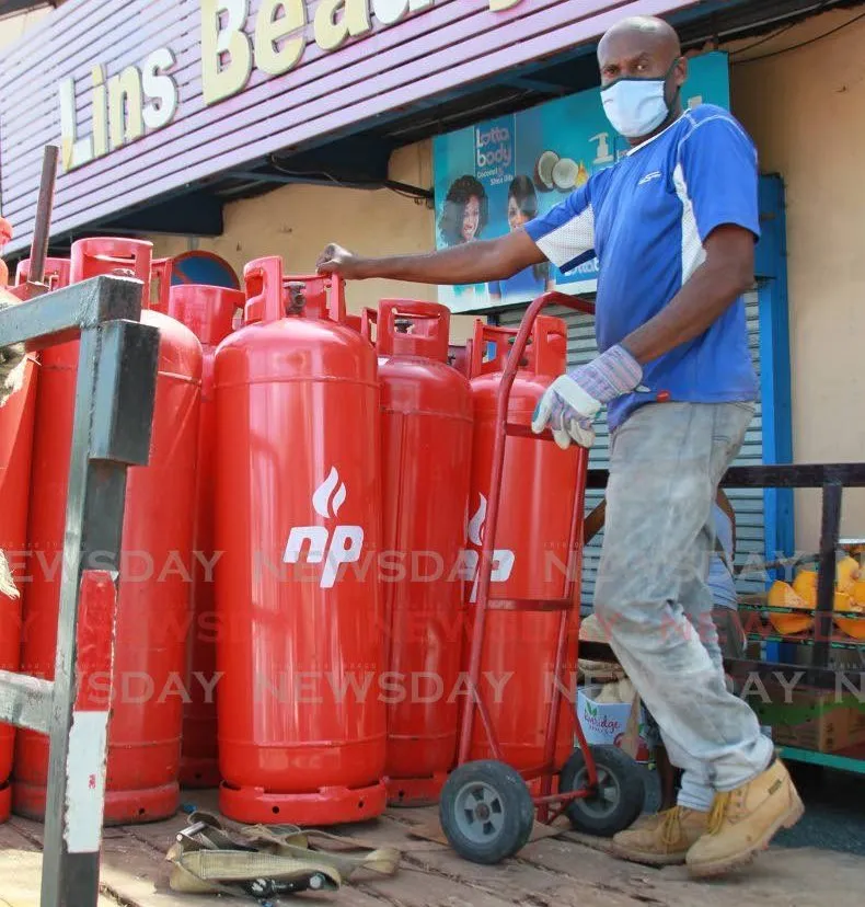 LPG Gas Shortage Hits Bhopal’s Small Vendors
