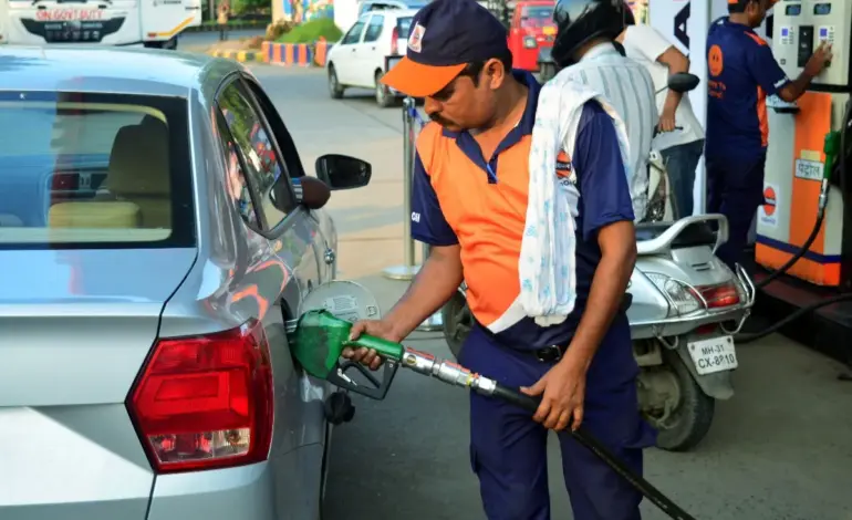 Petrol News Today: Panic Buying Grips Gujarat and Bangladesh Amid Rumors