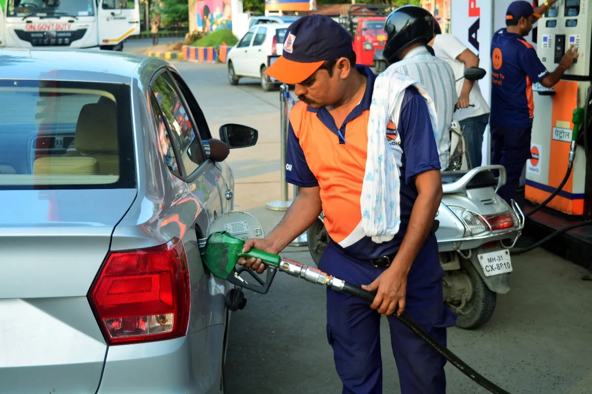 Petrol News Today: Panic Buying Grips Gujarat and Bangladesh Amid Rumors