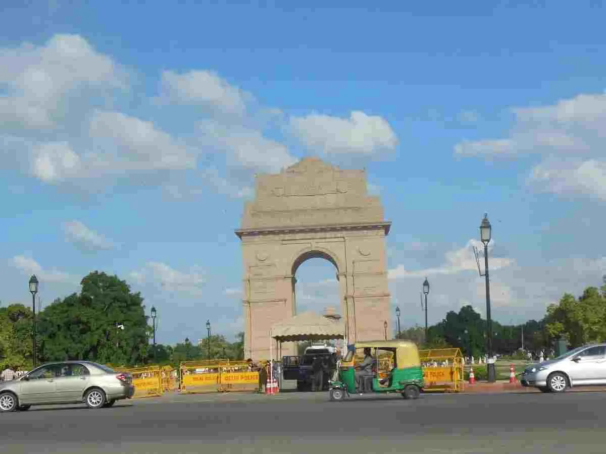 Temperature Update: Delhi Records Unseasonably High Minimums