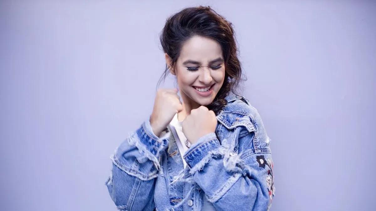 Sunanda Sharma Concert Chaos: Fan Rushes Stage