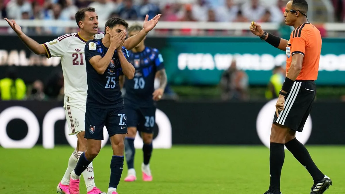 Uruguay crash out of World Cup as Spain secure top spot in Group H