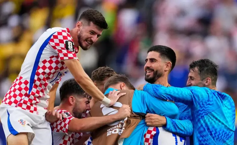 Croatia secures second place with win over Ghana, both advance to knockout stage