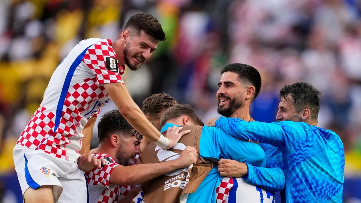Croatia secures second place with win over Ghana, both advance to knockout stage
