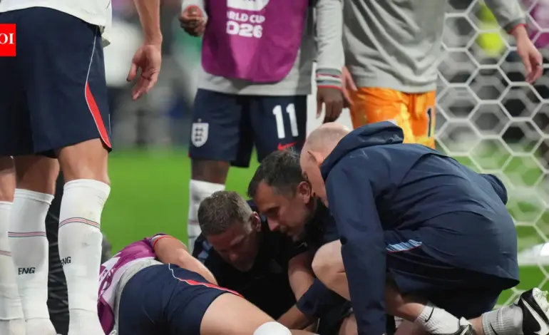 England’s Jordan Henderson suffers wrist injury during World Cup celebrations in Mexico