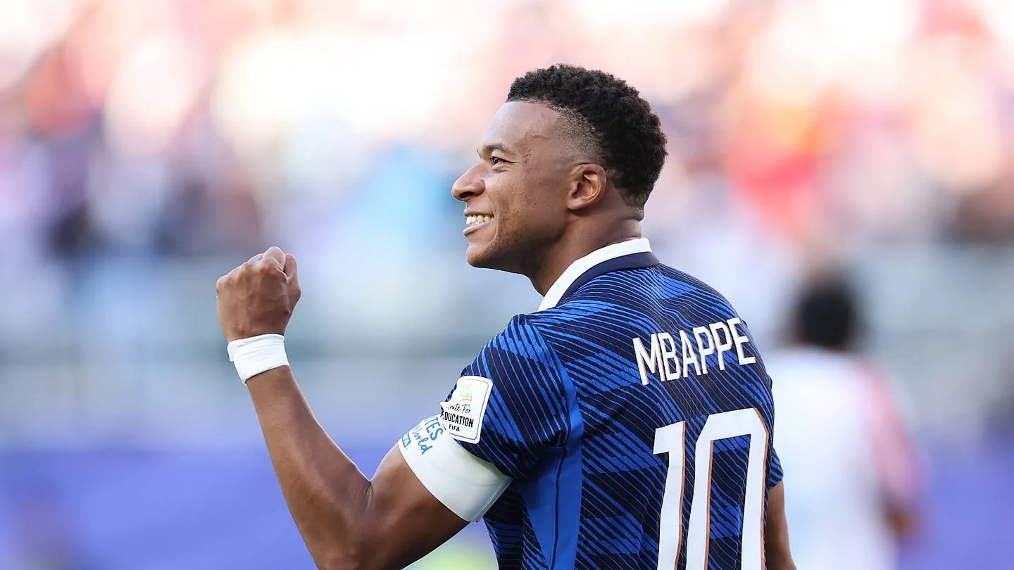 France advances in World Cup, Mbappe sustains late injury scare