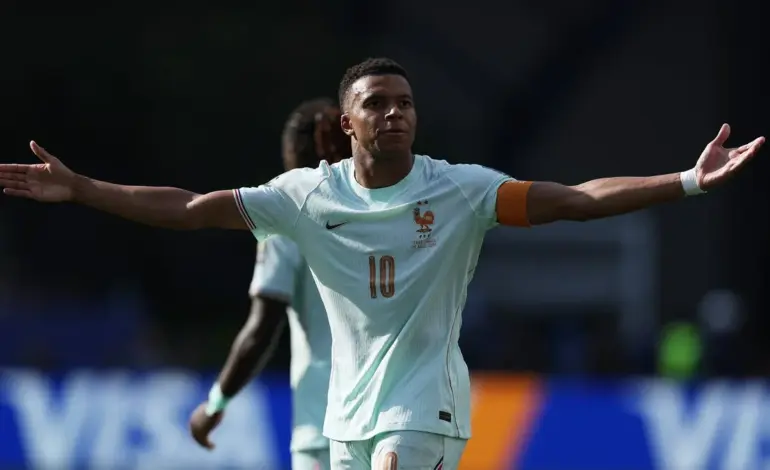 Mbappé leads Golden Boot race over Messi despite equal goals