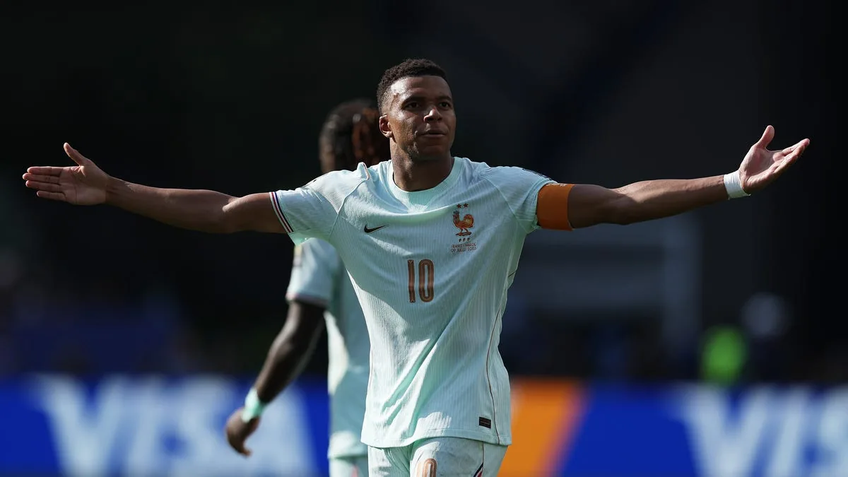 Mbappé leads Golden Boot race over Messi despite equal goals