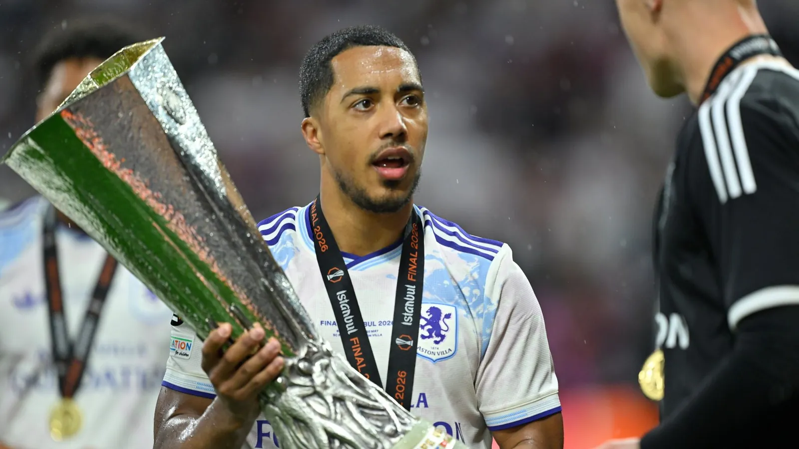 Europa League 2026, Winner Aston Villa, Youri Tielemans with trophy Istanbul, May 20, 2026, Soccer, Europa League, Final 2026, Freiburg - Aston Villa 0:3 Photo by: UlrichHufnagel/picture-alliance/dpa/AP Images